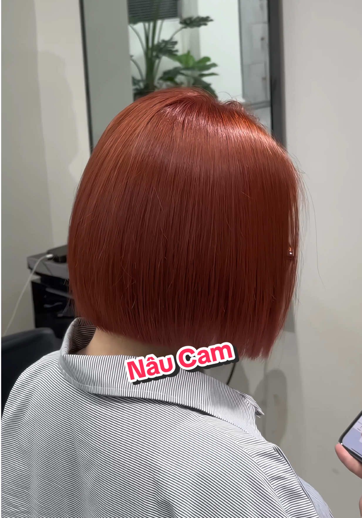 Màu Nâu Cam nhà 1USD không tẩy đây ạ ! Thời gian chơi được từ 2-3 tháng , khi phai sẽ cho ra màu nâu Bambi nhen !Nàng nào vẫn phân vân chưa biết chọn màu gì thì inbox 1USD tư vấn miễn phí cho nhen !Đừng quên 1USD đang ưu đãi từ 10%-15% cho khách hàng đặt lịch hẹn trước nhen!#TikTokAwardsVN2023 #SportsOnTikTok #tocdep #hairstyle #phunu       