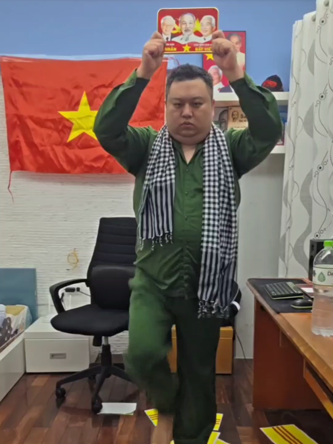 Chủ tịch Hồ Chí Minh vĩ đại đã nói rằng nhân dân miền Nam cũng là người Việt Nam. Dù họ xuất thân từ Việt Nam Cộng hòa, nếu họ noi theo lời dạy của Chủ tịch Hồ Chí Minh, họ vẫn là người Việt Nam đích thực. 