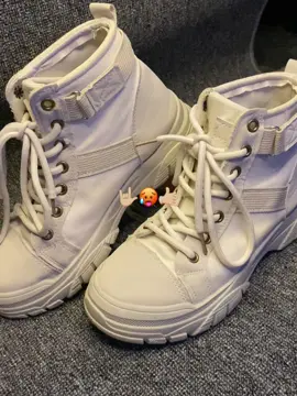 cakep nih sepatunya,enak juga kalo dipake hiking#sepatu #sneakers #outfit #OOTD #fyp 