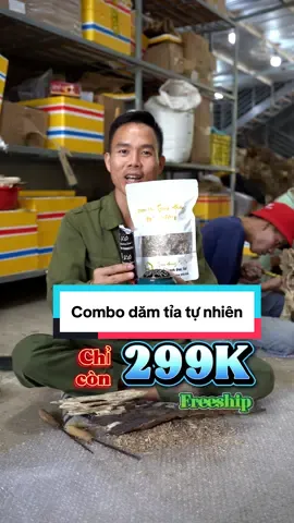 Tỉa trầm kiến tự nhiên .Theo mn nghĩ là tỉa trầm là để lấy cục trầm hay lấy dăm tỉa ạ#tramhuongtunhien #tram #tramhuong #nhangnu 