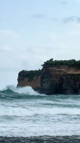 Ketenangan… 🌊🍃 ————————— Untuk info lebih lanjut, silahkan hubungi: 📲 0877-7796-9966 🏡 Penginapan 🍛 Paket Makan 🔥Paket Wisata ⛺️ Sewa Alat Camping 🪑Sewa Kursi Lipat 🚜 Jeep & Shuttle Wisata #p#pantaiklayarp#pacitanp#penginapanpantaiklayarj#jeeppantaiklayarp#paketmakanpantaiklayardokumentasipantaiklayar