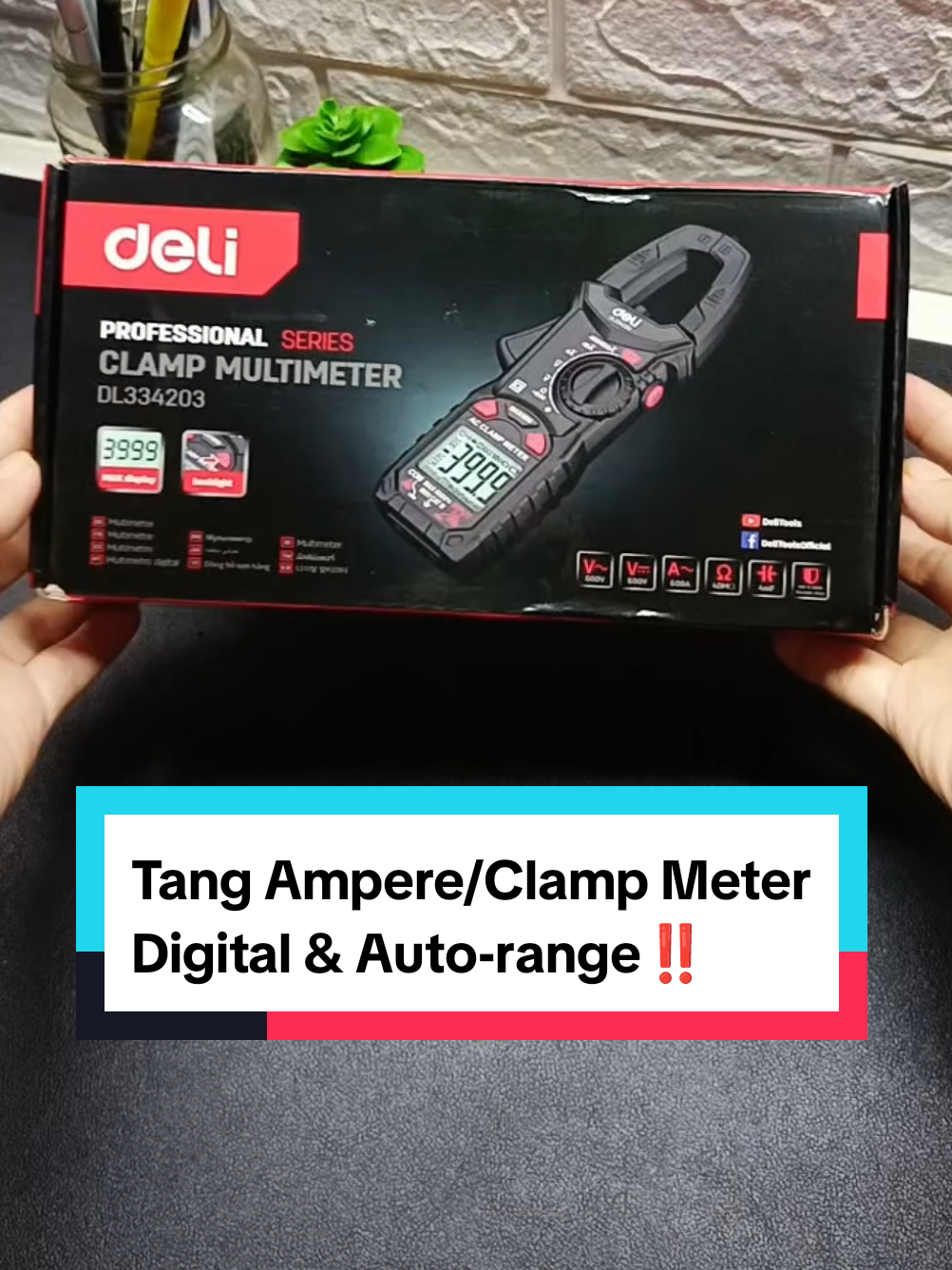 Yang suka alat-alat bengkel, alat alat servis listrik, alat alat servis elektronik pasti sudah ga asing sama merk yang satu ini. DELi. Tang ampere atau clamp meter ini adalah salah satu produk Deli yang recomended banget, masih tergolong murah tapi tetap berkualitas. Bisa ukur tegangan AC, DC, Arus AC, Resistor dan Continuity, Dioda, Kapasitor/Elco, dan juga dilengkapi lampu layar/backlight serta senter. #modalkontendoang #multitester #clampmeter #tangamper #deli #alatukur #alatlistrik #servis #elektronik #bengkel 