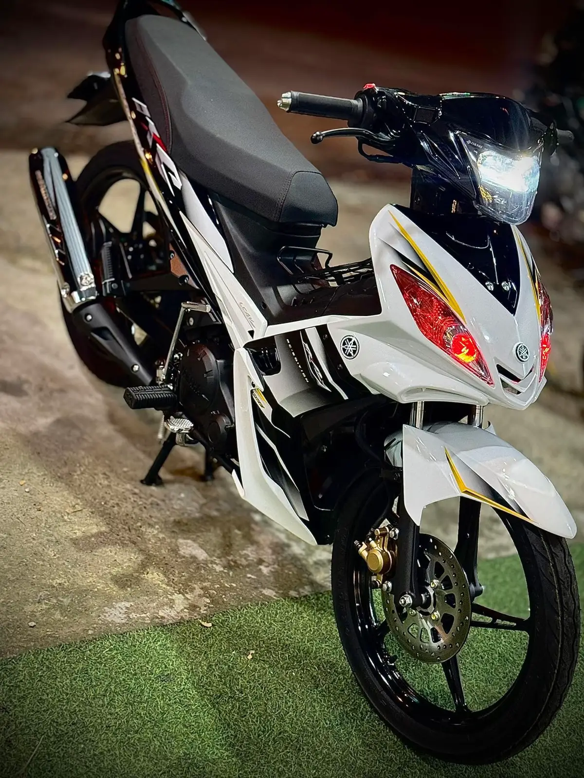 - Sau bao ngày chạy kpi nay lại lên siêu phẩm cho ae đam mê ex nhỏ.!! Ae đam mê coi nhẹ tới hình cuối dùm shop nha 😂😂 💢#Exciter2009_1s94 Trắng Đen RC 💢 🛠️Phục dựng New Full Chi Tiết từ trong Sườn  🛠️Máy móc bắn cát sạch sẽ  🛠️Làm 57kck nhẹ xe  👉🏿Xe lên 1 số đồ chơi cơ bản, dọn cứng cáp ko quá cầu kì ae biết chơi nhìn cảm nhận. Lưu ý : (mình nhận phục dựng và tân trang làm đẹp, ae có nhu cầu máy móc up mạnh thì mình có nhận tư vấn lun nha) 🫰🏻 Ae qtam chi tiết ib 🥰 🆘Có hỗ trợ góp🆘 (Qua ngân hàng hoặc tư nhân. Chỉ cần đưa trước 30-50% giá trị xe. Tỉnh đưa trước 50%) #ronthentic #danang #Exciter2010 #xuhuong 