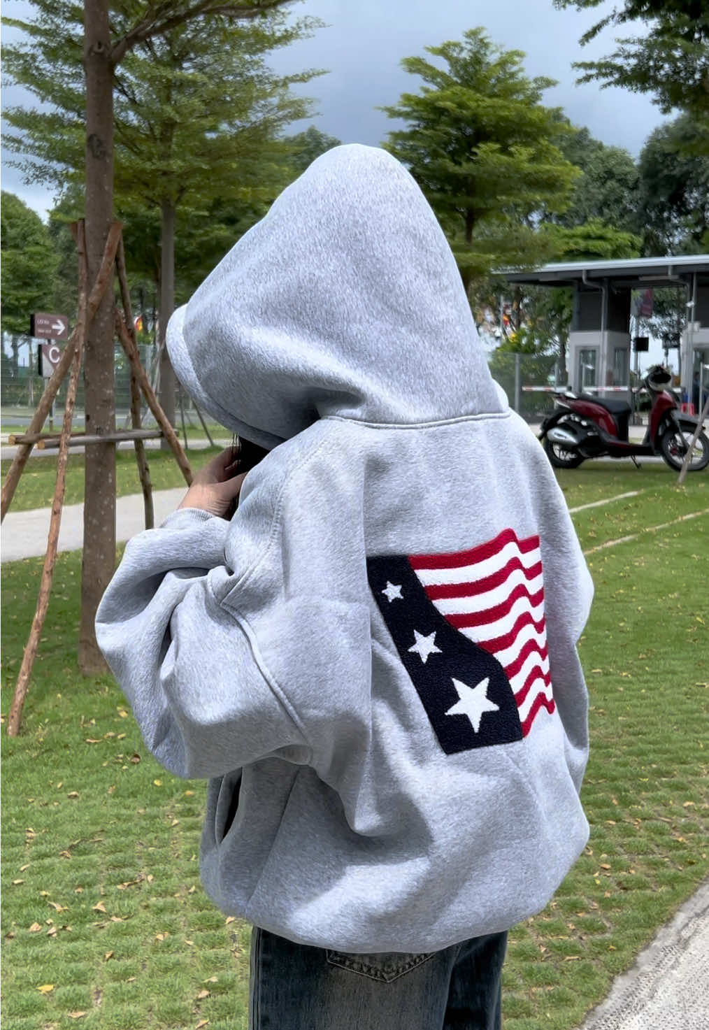 Trời ơi cái nón nó too Áo khoác hoodie zip thêu lá cờ #aokhoac #aokhoacnu #aokhoacnam #review #viral 
