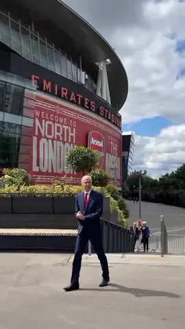 Arsene Wenger vs his statue🍻🥂🥂 #arsenal #afc #foryou #football #viralvideo #tiktok #fyppppppppppppppppppppppp 
