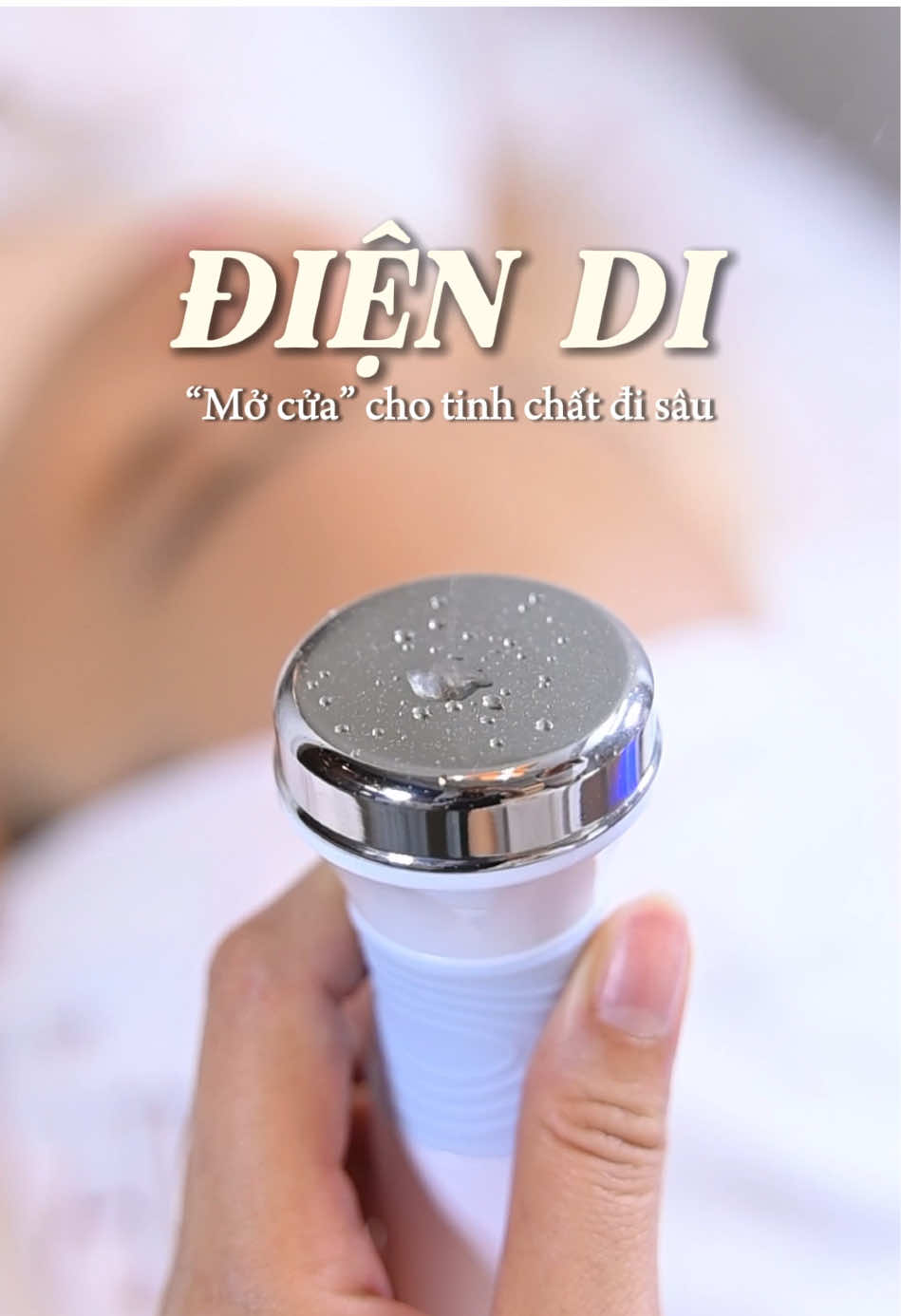 Điện di – Bí quyết để tinh chất thấm sâu, da đẹp lâu Chỉ bôi tinh chất bên ngoài chưa đủ, vì da bạn có “hàng rào” bảo vệ rất chặt. Điện di chính là bước “mở cửa”, đưa dưỡng chất (vitamin, collagen, tế bào gốc…) thấm sâu xuống tầng đáy, nuôi da từ bên trong. Kết hợp massage nhẹ & điện di sẽ giúp da: - Thải độc – thư giãn – lưu thông khí huyết - Tinh chất đi sâu, hiệu quả gấp bội - Da căng bóng, khỏe, đều màu rõ hơn chỉ sau vài buổi #goidauduongsinhvungtau #chaámocdachuyensau #sophispa #vungtauspa #foryou #viral #fyp 