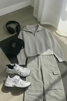 Outfit serba abu buat yang suka style timeless #grey #outfit #outfitideas #outfitinspo #pinterest #mixandmatch #onesetwanita #onesetwanita #OOTD #ootdinspo 