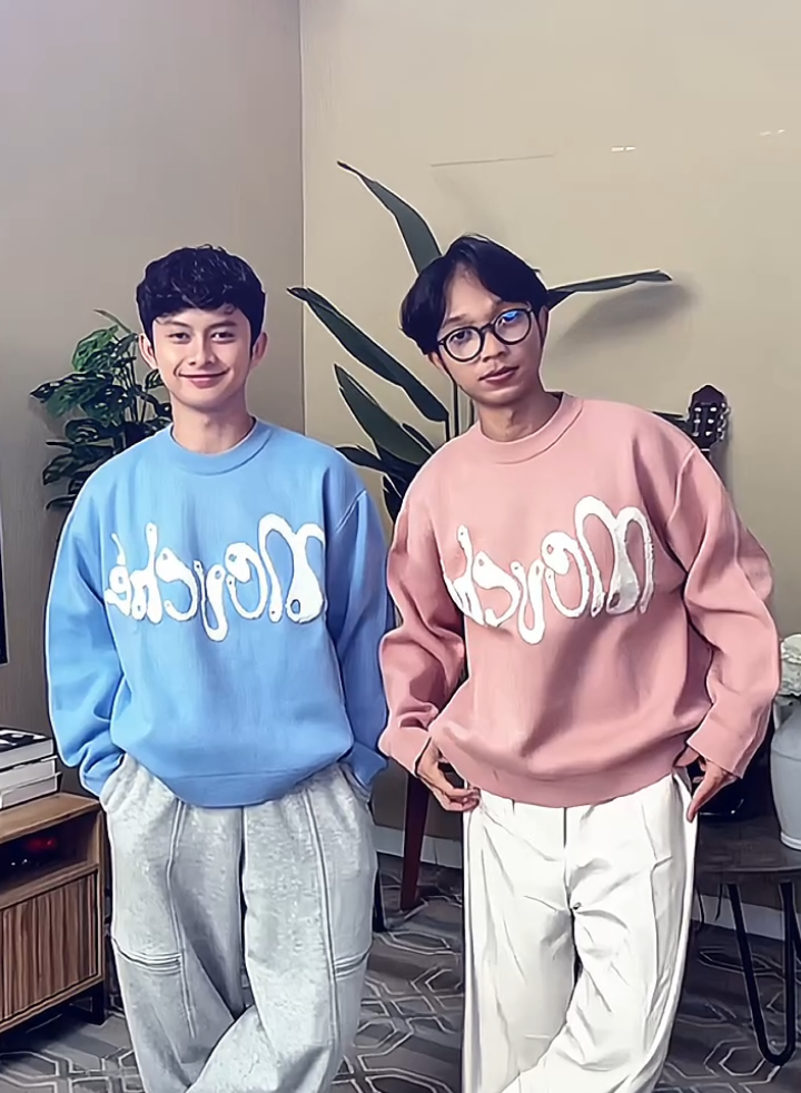 aduhh yang langsung dipake 🤏🏻 next nnt pakenya barengan ya biar couple bareng sahabat 🩵🩷  #fahzar #afahry #nizarabduhzahir #duosahabat #fyp #lucu #gemes @A Fahry @IG: nizar_abzhr31 