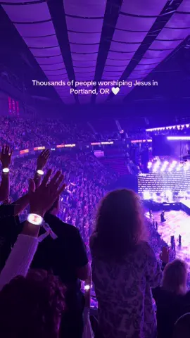 Pdx Crusade was such a blessing 🤍 #portland #portlandoregon #modacenter #pdx #christian #christianity #christiantiktok #pdxcrusade #christomlin #zachwilliams #annewilson #jesus #worship #worshipmusic @Chris Tomlin  @Zach Williams @Anne Wilson 