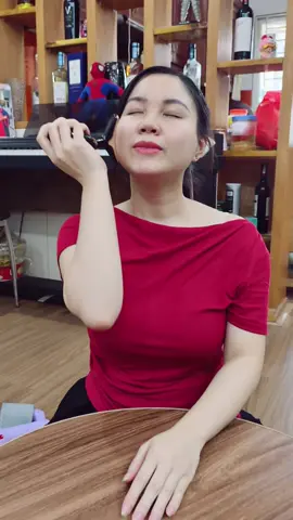 Máy massage nâng cơ mặt, giảm nọng cằm, giảm bọng mắt đẩy tinh chất chạy bằng pin AAA #maymassage #maymassagenangcomat #chamsocsuckhoe #gocvanphongcuatien 