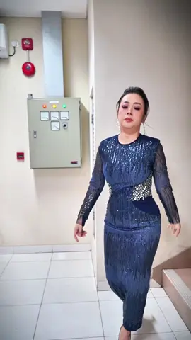 minggir, emak2 mau lewat dulu