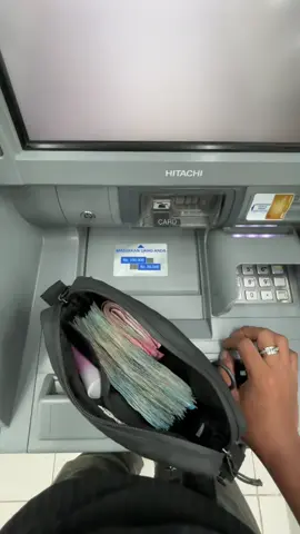 kalo BCA tarik terus sehari sampe nol.. bodo amat... 🤪 kabur 1 per 1 nasabah... inflasi yakin akan terjadi.. 😭