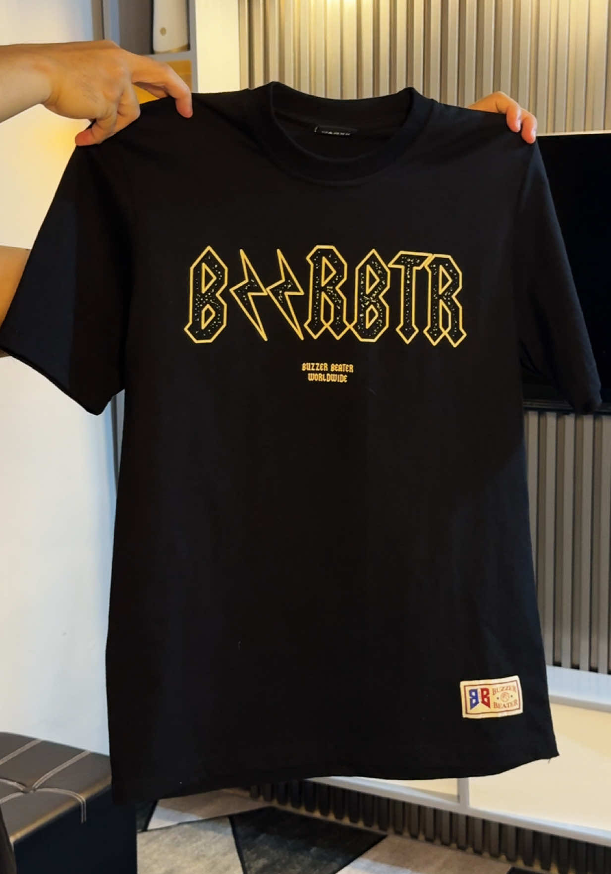 @Buzzerbeater.clo THUNDER LOGO SHIRT ⚡️#clothingbrand #outfit #unisex #streetwear 