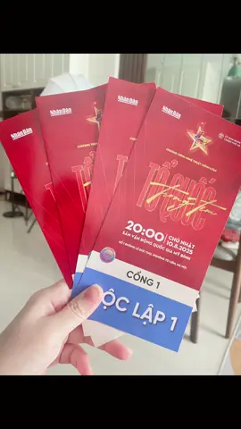 Flex chiếc vé đu Concerp Quốc gia nha! Ai Độc lập, Ai cờ đỏ sao vàng lập team đu trend nào các mẹ! #dutren #concerpquocgia #toquocvietnam #toquoctrongtim #tintuc #xuhuong 