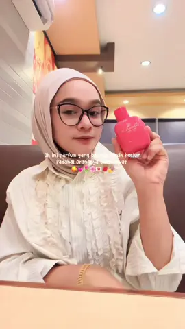 Wangiiii bangettt parfumnya 🥹💓🌸 pasti kaget kalau lihat harganya 😭  mending buruan mumpung harganya turun 🫵 #parfumwanita #sandrellaparfume #parfummurah #parfumereccomended #parfumcewe 