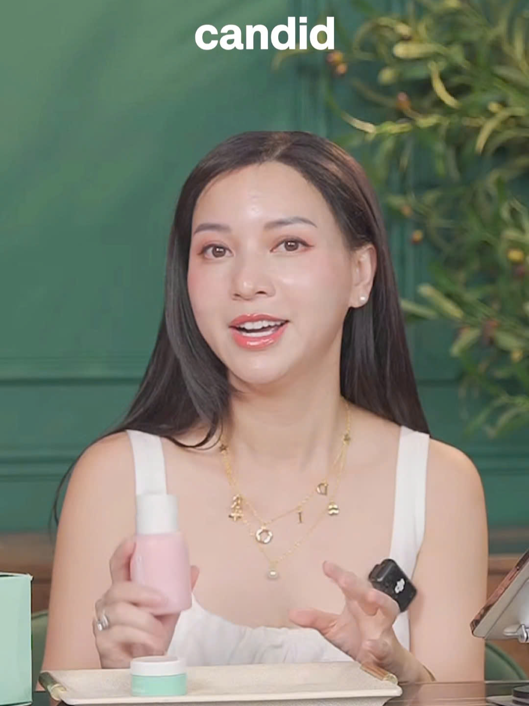 DÙNG RETINOL 10 NĂM - BÍ QUYẾT CỦA LÀN DA CHỊ HANNAH OLALA “Nếu không dùng Retinol, da của Na sẽ không thể đẹp như ngày hôm nay!” – chia sẻ từ chị Hannah Olala. Với kinh nghiệm chăm sóc da và dùng Retinol đã hơn 10 năm, Retinol chân ái của chị Hannah hiện tại chính là Retinol Candid. 💛 Retinol Candid được ứng dụng công nghệ bọc vi nang, giúp tăng khả năng thẩm thấu, ổn định hoạt chất và hạn chế kích ứng – cho làn da căng mịn, bóng khỏe và đều màu rõ rệt sau một thời gian sử dụng*. 👉 Đừng bỏ lỡ hoạt chất “chân ái” của làn da! Nhắn tin ngay cho Candid để được tư vấn  sản phẩm và chu trình phù hợp nhất với bạn nhé. —------------------------- *Hiệu quả cải thiện tùy thuộc vào cơ địa và tình trạng da mỗi người. #Candid #Candidskincare #skincaretips #Retinol #dacangbong
