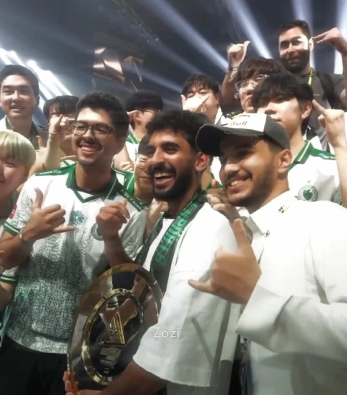 -الاحتفاليه الشهيره اخوي اخوووي 🤙🏻- مبرووك الفوز فالكونز والجايات اكثر بإذن الله 🙏🏻💚💚 @صلّيح  #صليح #فالكونز #falconً