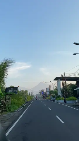 Selamat Pagi dari Kaliurang!🌿✨ #ngemilngetrip #PagiDiKaliurang #ViewMerapi #GunungMerapi #KaliurangJogja #ExploreJogja #WisataJogja #MerapiPagiHari #VisitJogja #JogjaHits #AlamJogja #SunriseJogja #JogjaView #GunungView #NatureLover #GunungIndonesia #WisataAlamJogja #KaliurangView #PagiPagiButCuan #PagiJogja #SunriseVibes #MorningVibes #MountainView #IndonesiaIndah #ExploreIndonesia #PesonaJogja #PesonaAlam #LiburanJogja #HealingJogja #WisataGunung #PemandanganIndah #TravelJogja #JogjaTrip #HiddenGemsJogja #NatureLoversID #GunungMerapiView #PagiDiJogja #GunungDiPagiHari #NgopiPagi #NgopiViewGunung #JogjaExplore #JogjaLiburan #HolidayInJogja #PagiPagiViewBagus #ViewKeren #TravelVibesID #SunriseIndonesia #SunriseHunter #KabutPagi #GunungMegah #KaliurangAsri #JogjaAsri #BackToNature #vacationmood 