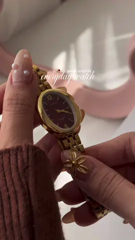 classy everyday watch 🥀💫 #watch #watchforwomen #goldwatch #wristwatch #accessories #jewelry #fyp 