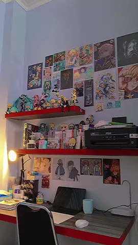 kosan gw di jatinewyork  please excuse my really shaky hands, i think i drank too much caffeine... #jatinangor #roomdecor #kosan #college #fsrditb 