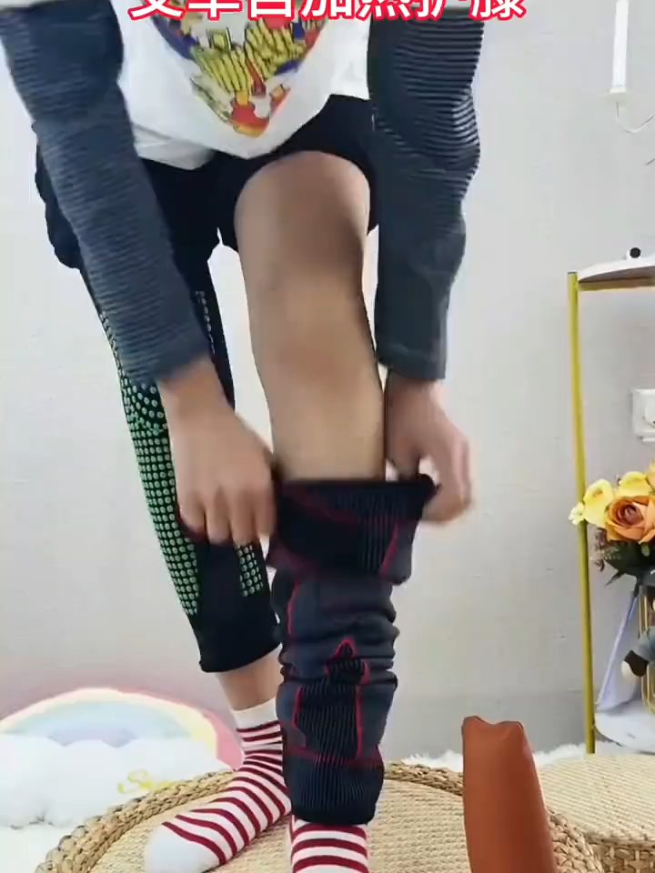 艾草自加热护膝是防寒护膝的佳品(1)艾草自热护膝老寒腿护膝护腿护膝保暖抗寒艾草护膝#老寒腿护膝[话题]##穿上舒服走路运动不绷腿不下滑[话题]# #中老年护膝[话题]##艾草护膝内有点阵自然发热[话题]# #好物分享[话题]#