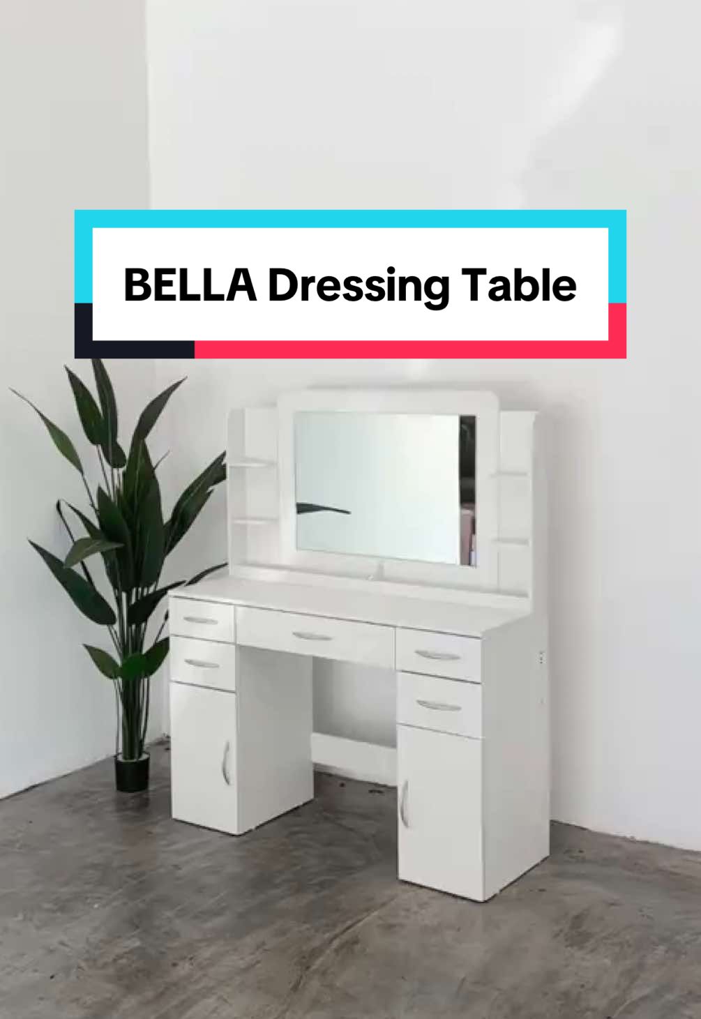 💄DRESSING TABLE BELLA MEJA CANTIK UNTUK ORANG CANTIK✨ ✔️ Warna putih elegan ✔️ Material tahan – particle wood berkualiti ✔️ Ada 5 drawer – simpan semua skincare & makeup ✔️ Siap dengan USB port charger 🔌 Tak perlu berebut plug lagi! Nak bersiap pun makin mudah & tersusun ✨ #dressingtable #dressingroom #mejamakeup #tiktokviral #fypage 