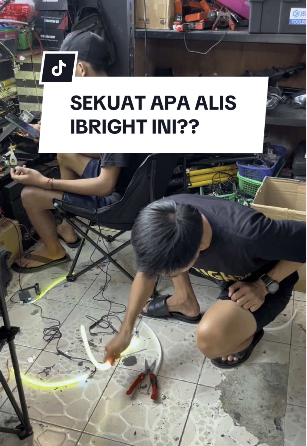 Sekuat apa sih alis ibright ini... #biled #biledprojector #otomotif #amen #meelytz #temanperjalanan #helm 