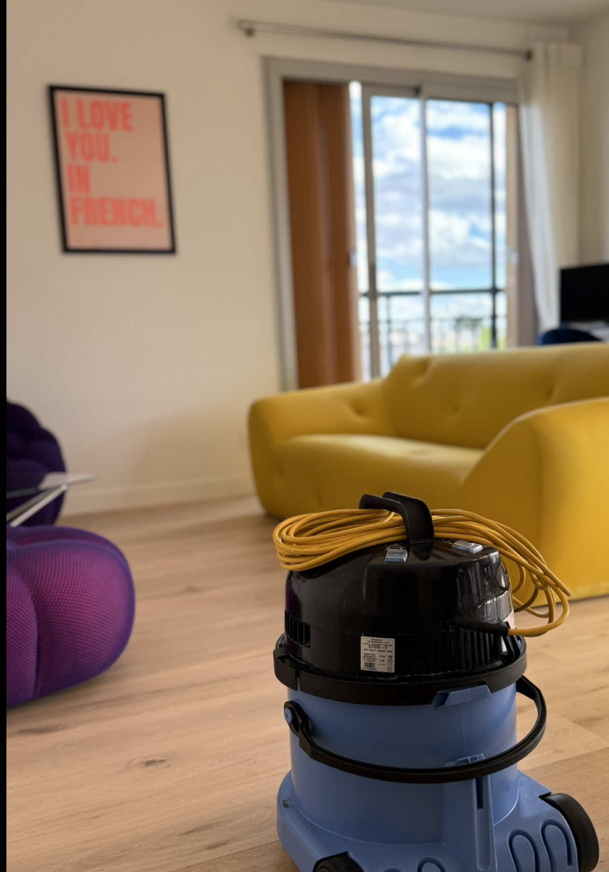 Service de nettoyage pour Canapé 🛋️ Déplacement en Île-de-France 📍 Contact via WhatsApp au  07 68 13 04 81  📞 #nettoyagecanape #nettoyageadomicile #Nettoyage91 #canape #nettoyagematelas 