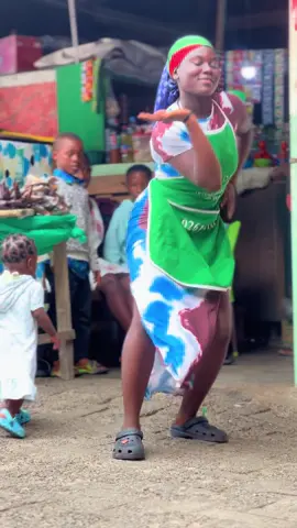 Took the sweetest challenge to the market and guess what market was good.😊  DC: @Korkor Forson  #goviral #trending #fyp #vibes #viral #nigeriantiktok🇳🇬 #ghanatiktokers🇬🇭🇬🇭🇬🇭 #trend #mustgoviral #dance #thismustblowup #mustblowup 