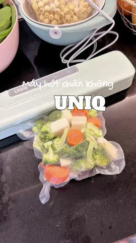 Máy hút chân không, tưởng không cần thiết nhưng có nó rồi mới thấy hữu ích nha  #uniq #mayhutchankhong #review #yeubep #thuyydaily #hanmiengtui 