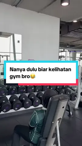 Kalau kamu di posisi ini jangan tersinggung dulu ya, niatnya cuma mau bertanya dengan nada lembut aja kok 🤭 Tapi jangan lupa untuk balikin lagi dumbbell dan alat apapun yang sudah kamu pakai ke tempatnya ya Celebs! Yuk, tetap budayakan kebiasaan ini demi kenyamanan bersama. Butuh arahan profesional di gym? Kami tunggu kedatangan kamu di Celebrity Fitness ya! #celebrityfitness #celebrityfitnessindonesia #everydayigetbetter #gymindonesia #Fitness #workoutindo #trainingmotivation #GymTok #gymhumor #gymlover #gymbro 