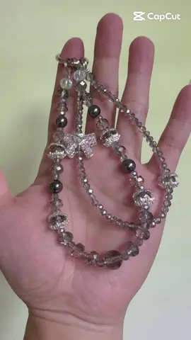 Wow, this is so beautiful.#fypシ #โซ่ห้อยโทรศัพท์ #ทีห้อยโทรศัพท์ #พวงกุญแจคริสตัล #พวงคุณแจประดับด้วยคริสตัล 