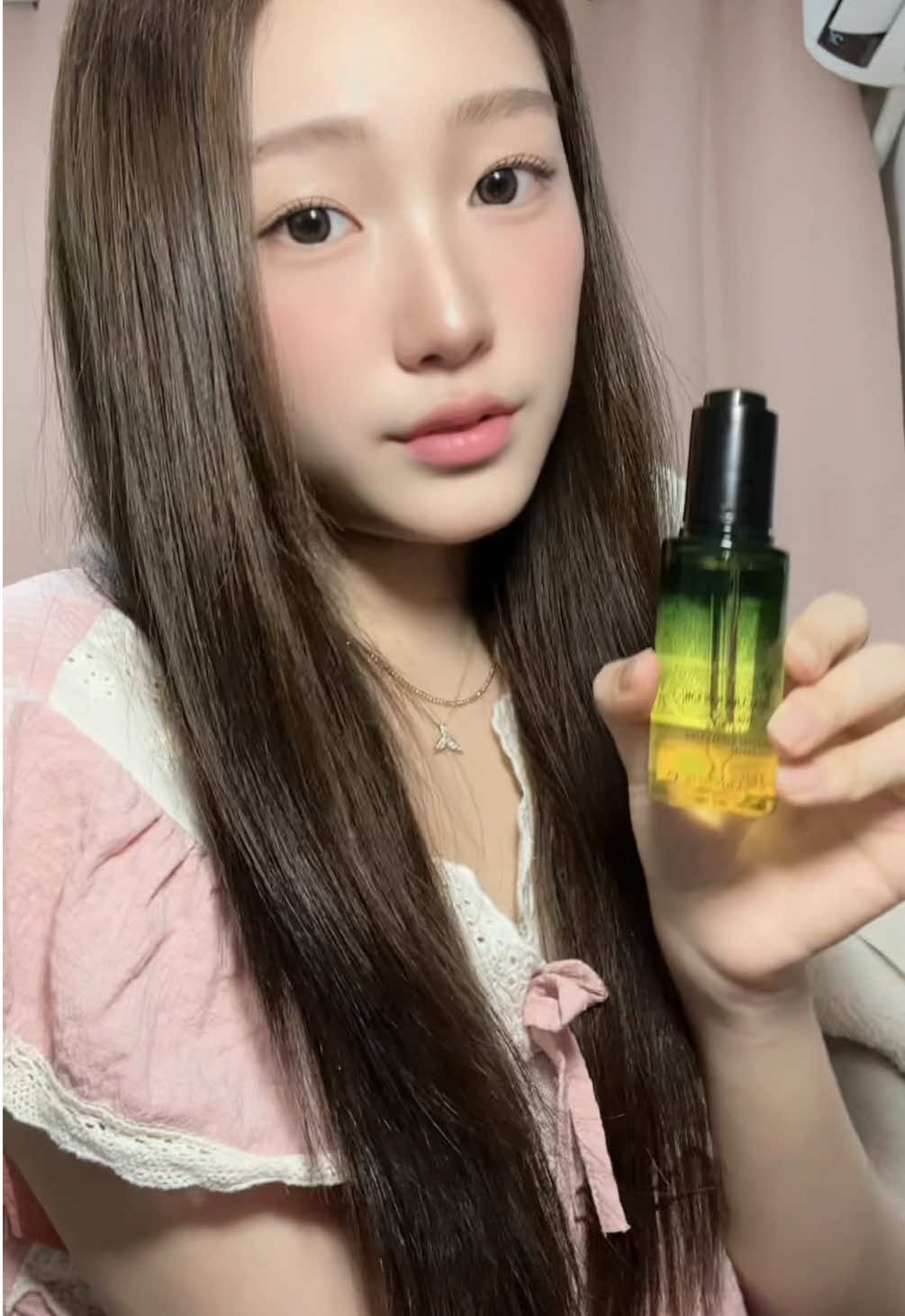 미용실 다녀왔어? 이거 쓴 날에는 맨날 들어요. 고급미 뿜뿜 윤기나는 머릿결로 케어하는 방법! @avedakr  #아베다 #아베다헤어케어 #미라클오일 #헤어오일 #헤어에센스 #제주동백헤어오일 #아베다까멜리나오일
