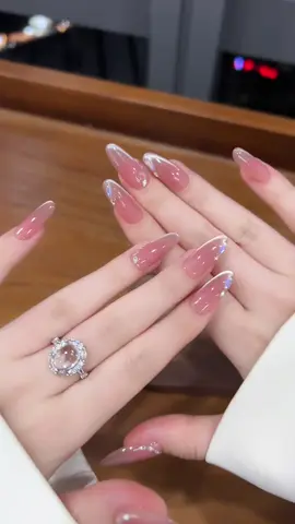 Lấp lánh mắt mèo #nailtrend2025 #castlecorenails #nails2inspire #nailbox #glitternails #nailvn #nailhanoi 