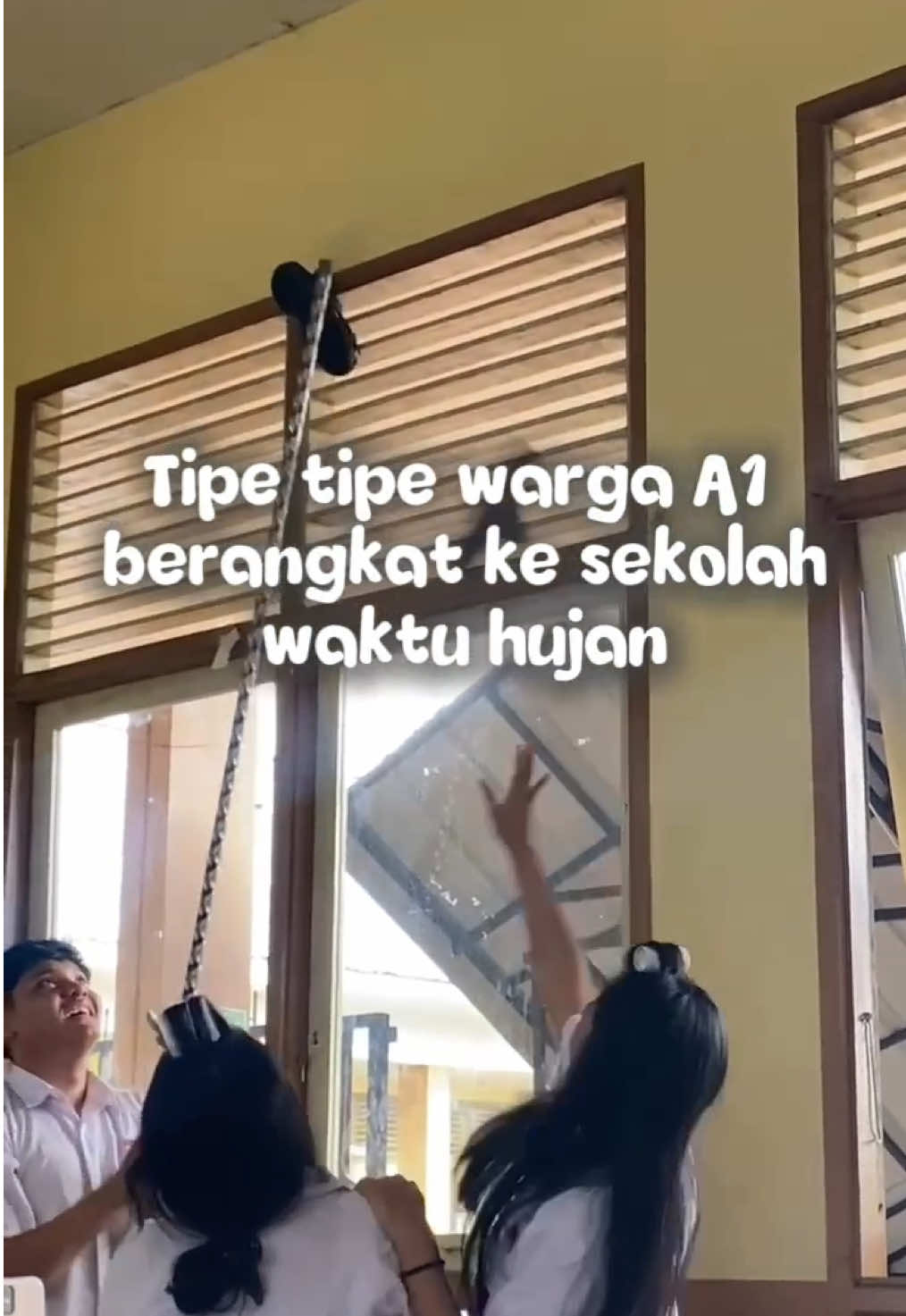 kalo kayak gini, sekolah serasa milik sendiri yaa😿 #justforfun 