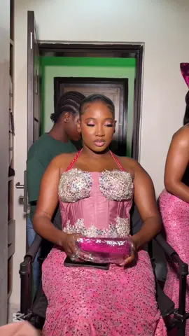 My client forgot to join her gele😂😂,  but trust me I told her not to worry I will style it to perfection 💯 GELE ARTIST @GELEHERSELF  MUA @Makeup Artist in Sagamu/Lagos  #geleexpert #gele_herself #ogunstategeleartist #Lagosstategeleartis #abeokutageleartist #geleartistinogunstate #ogunstatemua #ogunstateweddings #ogunstatevendors #ikejamakeupartist #lagosstatemakeupartist #ibadanmakeupartist #muanaija #naijabrides #sugarweedings #africanexpensiveweddings #bellnaijaweddings #weddingsnaija #asoebispecial #asoebiafrica #yorubabride