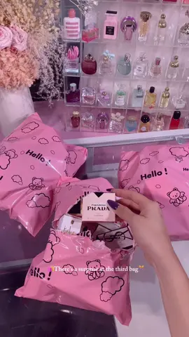 Opening 1 bag of mini perfumes.#perfumes #perfumtiktok #perfume #parfum #miniperfume 