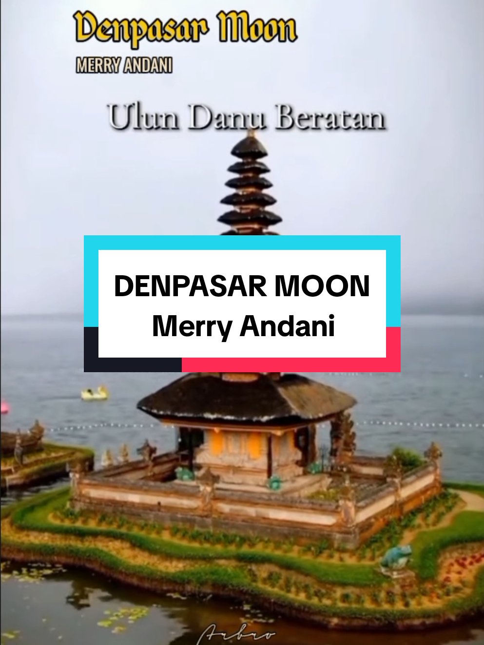 ❤️ DENPASAR MOON ❤️ Merry Andani  ______________________ Denpasar moon, terang bulan di Bali Terasa sungguh memikat hati Denpasar moon, terang bulan di Bali Di sana kita memadu janji Indah malam ini Bahagia rasa hatiku ini Seakan bermimpi Kau kecup lembut bibir ini Tapi kini, kau telah pergi Kau lupakan janjimu Denpasar moon, bilakah kau kembali Berdua seperti dulu lagi? Denpasar moon, kini menjadi saksi Kau pergi, takkan kembali lagi 🎶🎶🎶🎶🎶🎶🎶🎶🎶 Aku sedih Kau tinggal pergi Ku sedih Kau ingkar janji Kau pergi Tak kembali Sakitnya hati ini Denpasar moon, bilakah kau kembali Berdua seperti dulu lagi? Denpasar moon, kini menjadi saksi Kau pergi, takkan mungkin kembali Kau pergi, takkan mungkin kembali Denpasar moon Wo-oh Penulis lagu: Sabah Habas Mustapha (Colin Bass) Tahun Rilis: 1993 #denpasarmoon #merryandani #tembangkenangan #lagunostalgia 