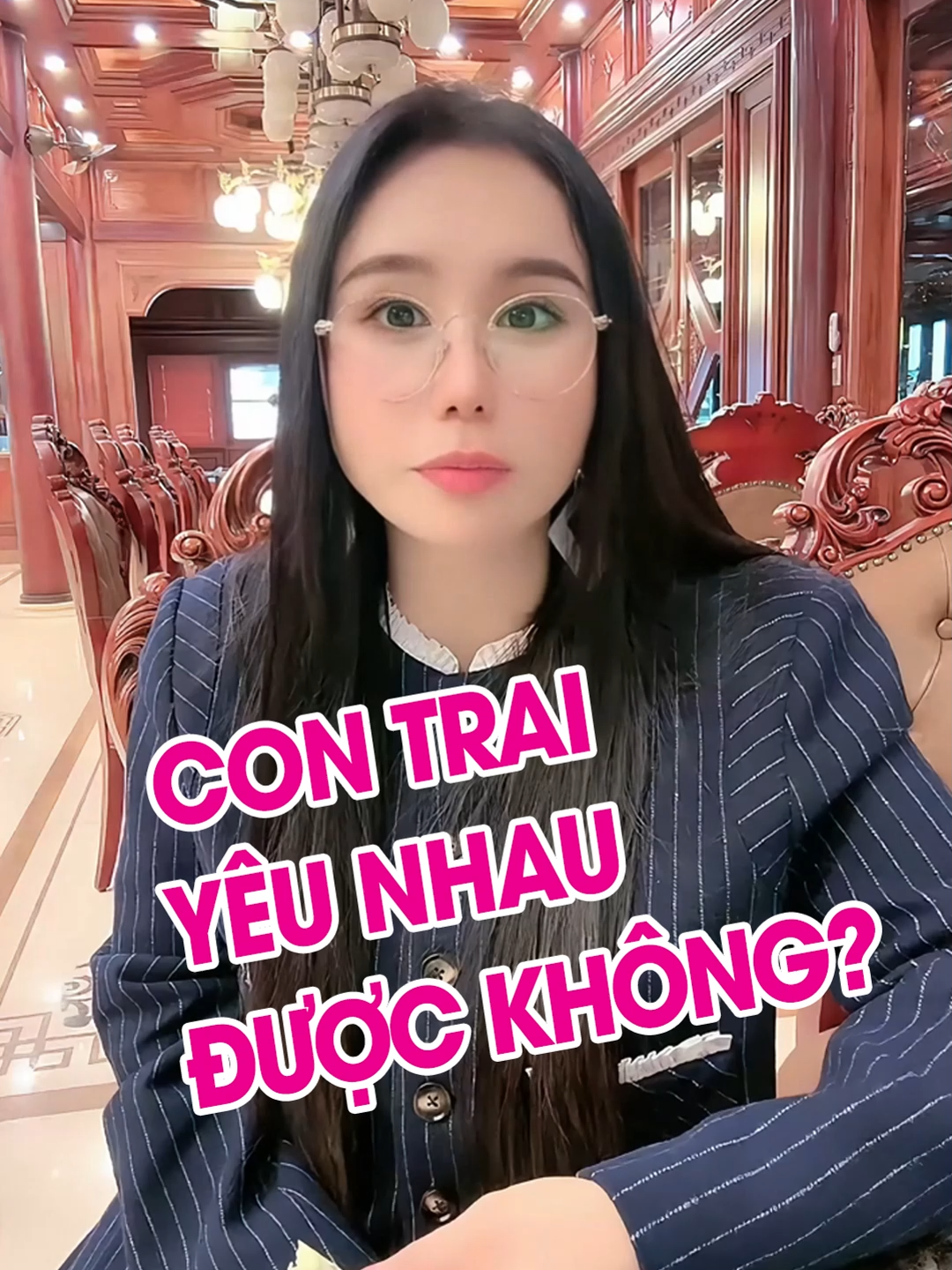 Mailisa luôn tin rằng: Tình yêu là quyền được hạnh phúc – bất kể bạn là ai. Có những câu hỏi nghe tưởng chừng rất nhỏ, rất đời thường… nhưng ẩn sau đó là cả một thế giới trăn trở. Có lần, một bạn nhắn cho Mai:  “Chị ơi, hai người con trai yêu nhau có được không ạ?” Nghe thì đơn giản vậy thôi, nhưng Mai hiểu… để hỏi ra điều đó, có lẽ bạn đã mất rất nhiều can đảm. Vì sợ bị cười chê, sợ bị phán xét, sợ ánh nhìn kỳ thị. Nhưng với Mai, tình yêu nếu bắt nguồn từ sự chân thành và tử tế thì luôn luôn xứng đáng được tôn trọng, bất kể nó mang hình hài như thế nào. Có thể bạn sinh ra là con trai, nhưng trái tim lại là một cô gái dịu dàng, biết yêu thương và mong được hạnh phúc như bao người khác. Có thể bạn là một cô gái yêu một cô gái không phải để khác biệt, mà đơn giản vì trái tim rung động đúng người, đúng cảm xúc. Mai tin rằng: không ai trong chúng ta được chọn giới tính khi sinh ra, hình hài khi lớn lên hay cảm xúc khi yêu một người. Nhưng ai cũng xứng đáng được sống thật với chính mình – được sống một cuộc đời không phải né tránh, không cần xin phép để được hạnh phúc. Mai không nhìn con người qua giới tính hay xu hướng tình cảm. Mai tin vào nhân cách, năng lực và trái tim biết sống tử tế. Tại Mailisa nơi Mai đặt trọn tâm huyết gần 30 năm qua có rất nhiều bạn thuộc cộng đồng LGBT đang làm việc mỗi ngày bằng đam mê và tài năng thật sự. Có những bạn đã tìm thấy nhau tại đây, yêu nhau bằng sự dịu dàng và chân thành hiếm có. Và Mai luôn ủng hộ các bạn bằng cả trái tim. Bởi vì Mai tin: mỗi sinh linh khi đến với thế giời này đều là một món quà. Và chỉ cần họ sống thật, sống có ích, sống bằng trái tim biết yêu thương… Họ đã xứng đáng được yêu thương trở lại vô điều kiện. Nếu từng có lúc bạn hoang mang, tự hỏi liệu tình yêu của mình có được chấp nhận… thì clip này là dành cho bạn. Mai và Mailisa vẫn luôn ở đây, lặng lẽ lắng nghe, không phán xét – chỉ cần bạn sống thật với chính mình, là đủ. #tmvmailisa #mailisa #lamdep