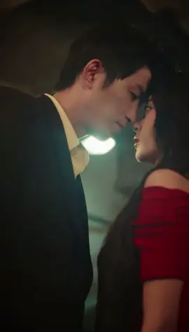 【京枝難攀】 男主：王凱沐 女主：葉鑫鑫  我喜歡這劇的色調 很符合海島背景設定 王凱沐這造型可以 穿西裝好帥 之前跟彩彩那部人設好窩囊廢不喜歡🤣🤣🤣 #短劇系列 #短劇分享  #fypage  #kiss  #短劇 #短劇推薦 #fyppppppppppppppppppppppp 　                  