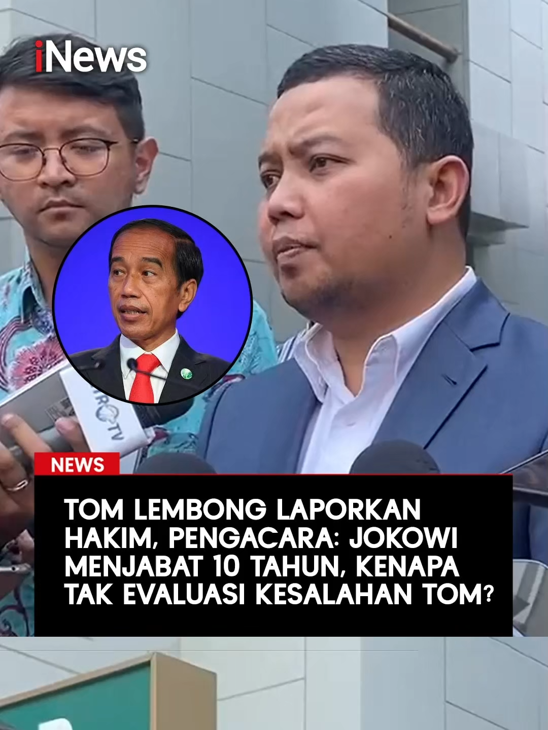 Setelah resmi menerima abolisi dari Presiden Prabowo, mantan Mendag Tom Lembong melaporkan tiga hakim Pengadilan Tipikor PN Jakarta Pusat ke Mahkamah Agung. Pelaporan ini dilakukan karena vonis 4,5 tahun penjara yang dijatuhkan dianggap tidak berdasar dan penuh kejanggalan. Kuasa hukum Tom menyebut pelaporan ini sebagai langkah untuk memperbaiki sistem hukum, bukan semata balas dendam. Pelaporan serupa juga akan dilanjutkan ke Komisi Yudisial, Ombudsman, dan bahkan BPKP untuk mengaudit proses penanganan kasusnya. Di sisi lain, mantan Presiden Jokowi akhirnya angkat suara dan mengakui bahwa seluruh kebijakan negara berada di tangan presiden. Namun, ia menekankan bahwa pelaksanaan teknis tetap menjadi ranah kementerian. Tom hanya tersenyum mendengar pernyataan tersebut, menurut kuasa hukumnya, karena merasa pengakuan itu memperkuat klaim bahwa dirinya tidak bertindak sendiri. Kuasa hukum menilai ada indikasi praktik hukum yang diskriminatif dan tidak adil dalam kasus yang menjerat Tom. #TomLembong #JokowiBicara #ImporGula #ReformasiHukum
