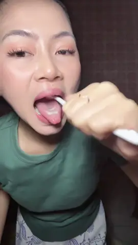 Saya menyesal tidak menggunakan gel pembersih lidah ini sebelumnya. Sekarang mulut saya berbau harum dan tidak perlu lagi khawatir dengan bau mulut. #Perawatanmulut#gelpembersihlidah#nafassegar#kesehatanmulut#baumulut#kebersihanmulut#pelapis lidah