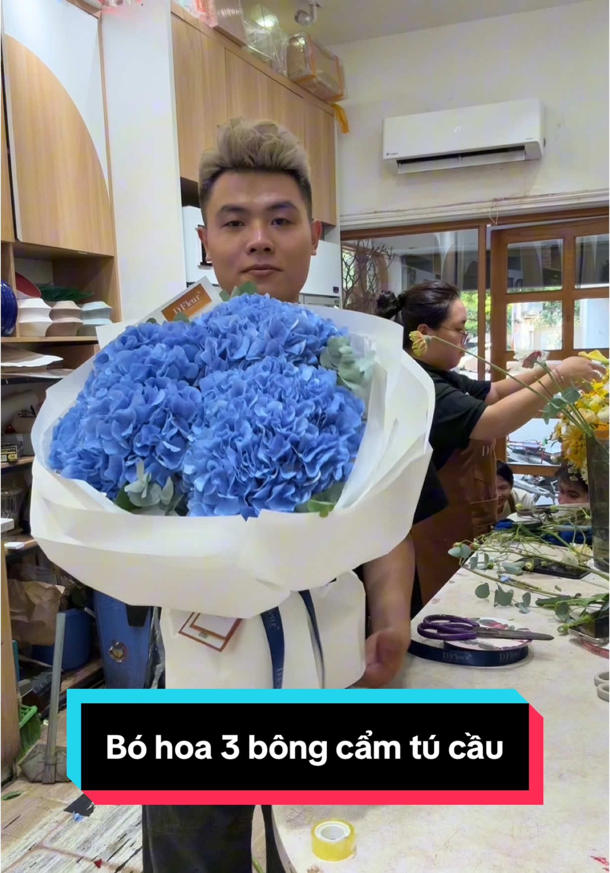 Bó hoa 3 bông cẩm tú cầu siêu to chắc ai đó sẽ thích☺️❤️🤭 #dfleur #dfleurhanoi #bohoacamtucau #hoangdong