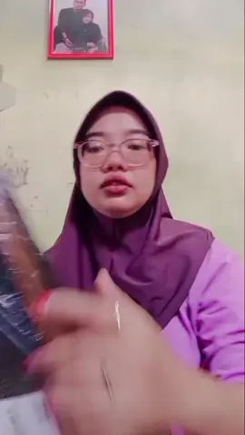 Pernah ngga best, kamu merasa foto kamu kurang estetik karna latar belakang yg ngga sesuai? 🤦‍♀️ tenang best sekarang hadir nih alas foto lipat yg background motifnya keren jadi buat foto kamu lebih menarik dan estetik!🤗🥳❤️ #alasfoto  #fotografi #kreatifitastanpabatas #mewah  #estetik 