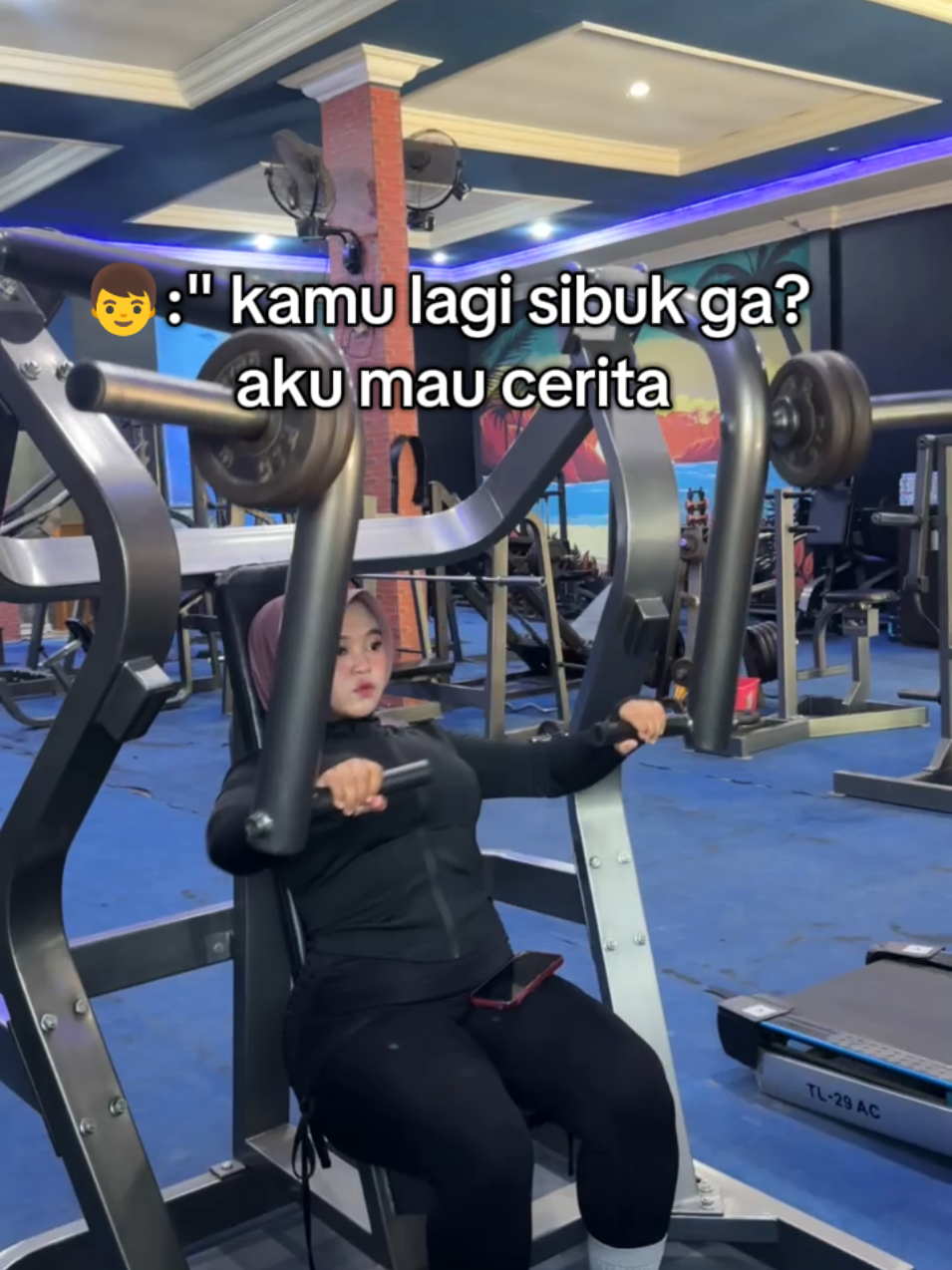 nyempetin bls chat di sela sela jeda rest pdhl status cuma hts yahhh🤣#gym #GymTok #pemalang #gymmotivation #GymLife 