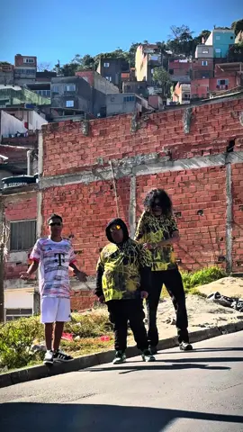 Tem uns cara de ak outros g62