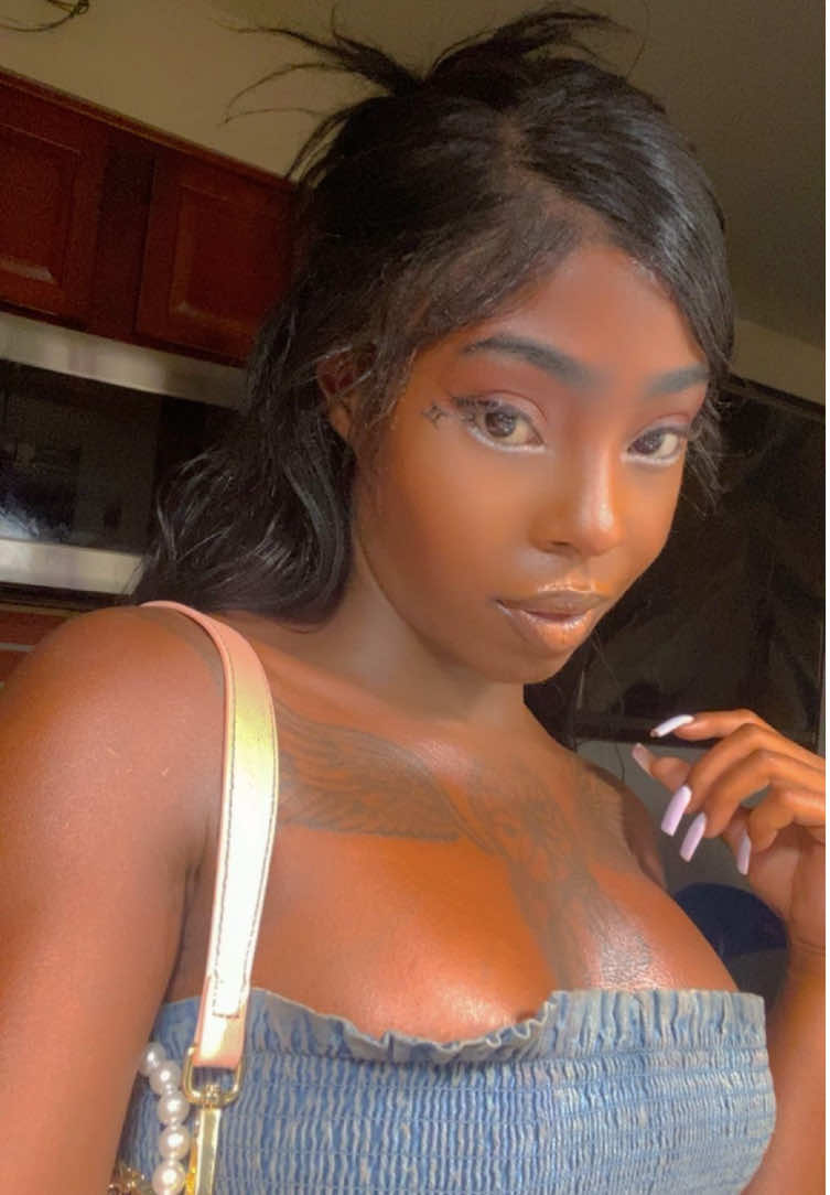 Open my DM fine ass lil midget 🥲💀