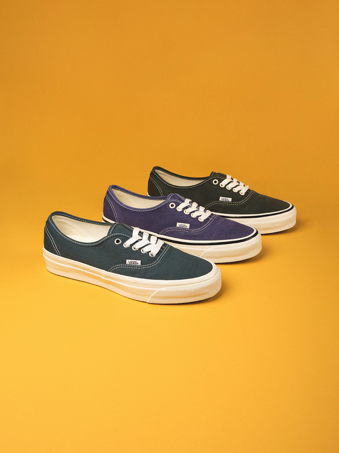 Vans have just delivered three new colours of their Premium Authentic shoes: Duck Canvas Dusk, Duck Canvas Kelp and Stargazer. The uppers are all made from a high quality duck canvas material, in line with the new premium range the iconic skate brand has to offer. Shop our full Vans Premium collection now online or in-store at Urban Industry. #urbanindustry #urbanindustrystore #fyp #independentstore #vans #clothing