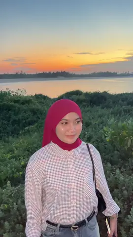 shwl ni mudah bentuk tau korang😍#fyppppppppppppppppppppppp #fypdong #foryoupageofficiall #fypppppppppppppp #fypviral #outfit #outfitideas #outfitcheck #outfitmurah #simpleoutfit #outfitinspo🔥 #foryoupage❤️❤️ #outfitinspo #shwal #shwalstyle 