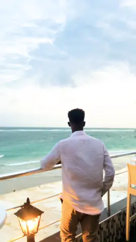 ugu danbeyn wax walpo waxay noqdeen xasuus o kaliya.🤍#apdullahi_c #beachvibes #fyp #somalitiktok 